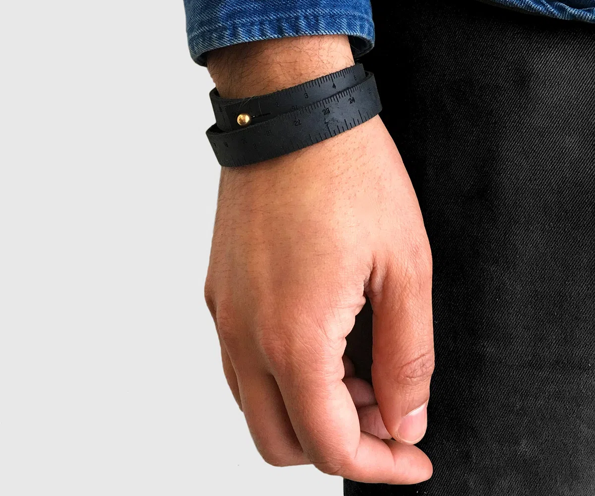 Righello da polso marrone medio 38,1 cm | bracciale con metro a nastro | polsino in pelle | braccialetto avvolgente in pelle | cucito | lavoro a maglia | uncinetto | nozione | regalo