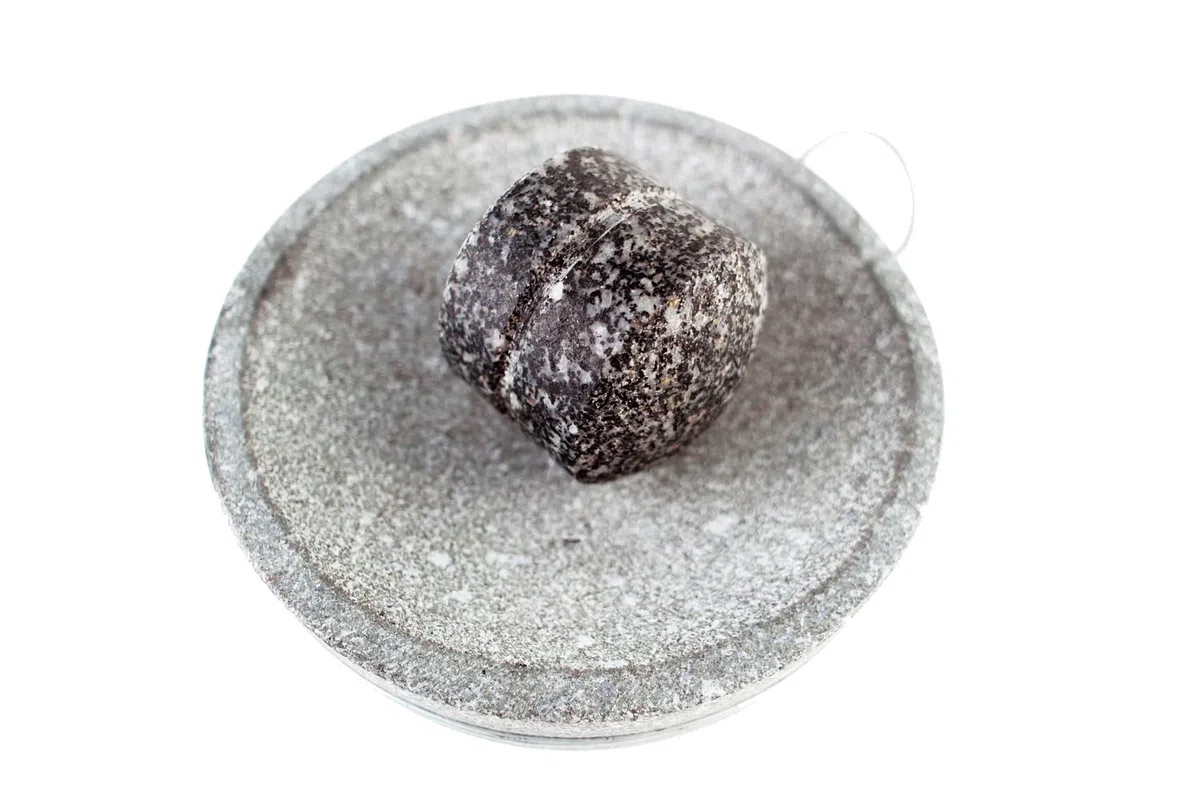 Set con mortaio e pestello in granito di piccole dimensioni, 15 cm/6 pollici, con piastra in pietra per spezie e sale, ideale per campeggio e uso primitivo