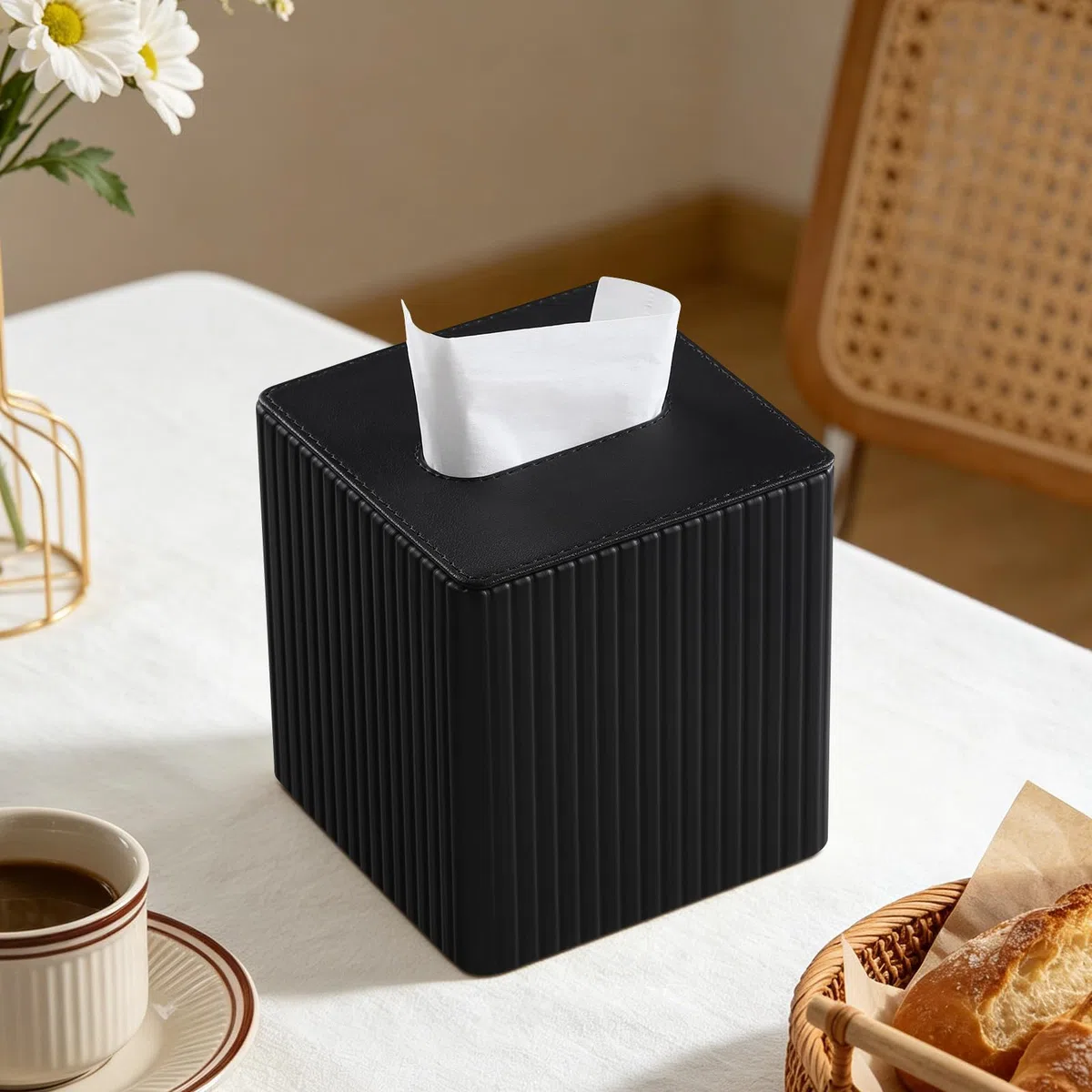 Scatola porta fazzoletti elegante in pelle PU quadrata con fondo magnetico per bagno, camera da letto o ufficio (striscia nera)