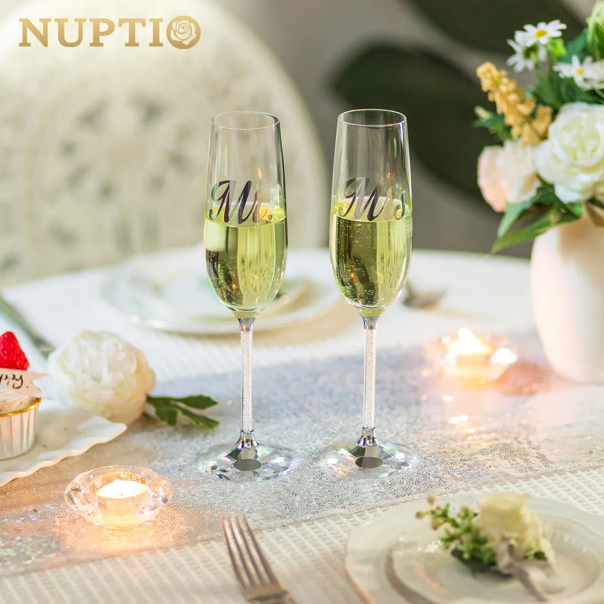 Nuptio Bicchieri Cristallo Champagne Personalizzati: Set di 2 Flute Champagne per Matrimonio con Confezione Regalo Legno Mr & Mrs Sposa Sposo Fidanzamento Anniversario e Festa Compleanno