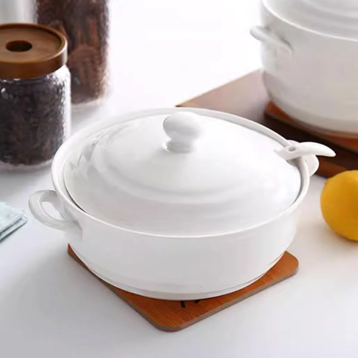 Zuppiera in ceramica con coperchio e mestolo, durevole e adatta al microonde, ideale per ristoranti, feste a casa e uso in cucina