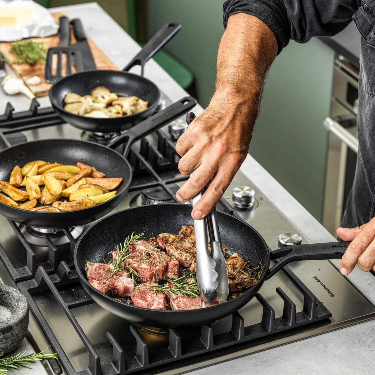 KitchenAid Classic Forged Aluminium Padella in Alluminio duro anodizzato, Senza PFAS, Ceramica antiaderente, 20 cm, Adatte a Tutti i Tipi di Fornelli, Induzione, Forno e Lavastoviglie, Nero