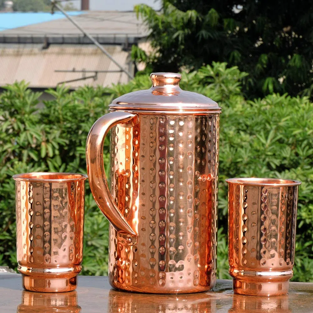 ANCIENTIMPEX Set di brocca e bicchieri in rame puro ayurvedico - Caraffa con design martellato e 2 bicchieri
