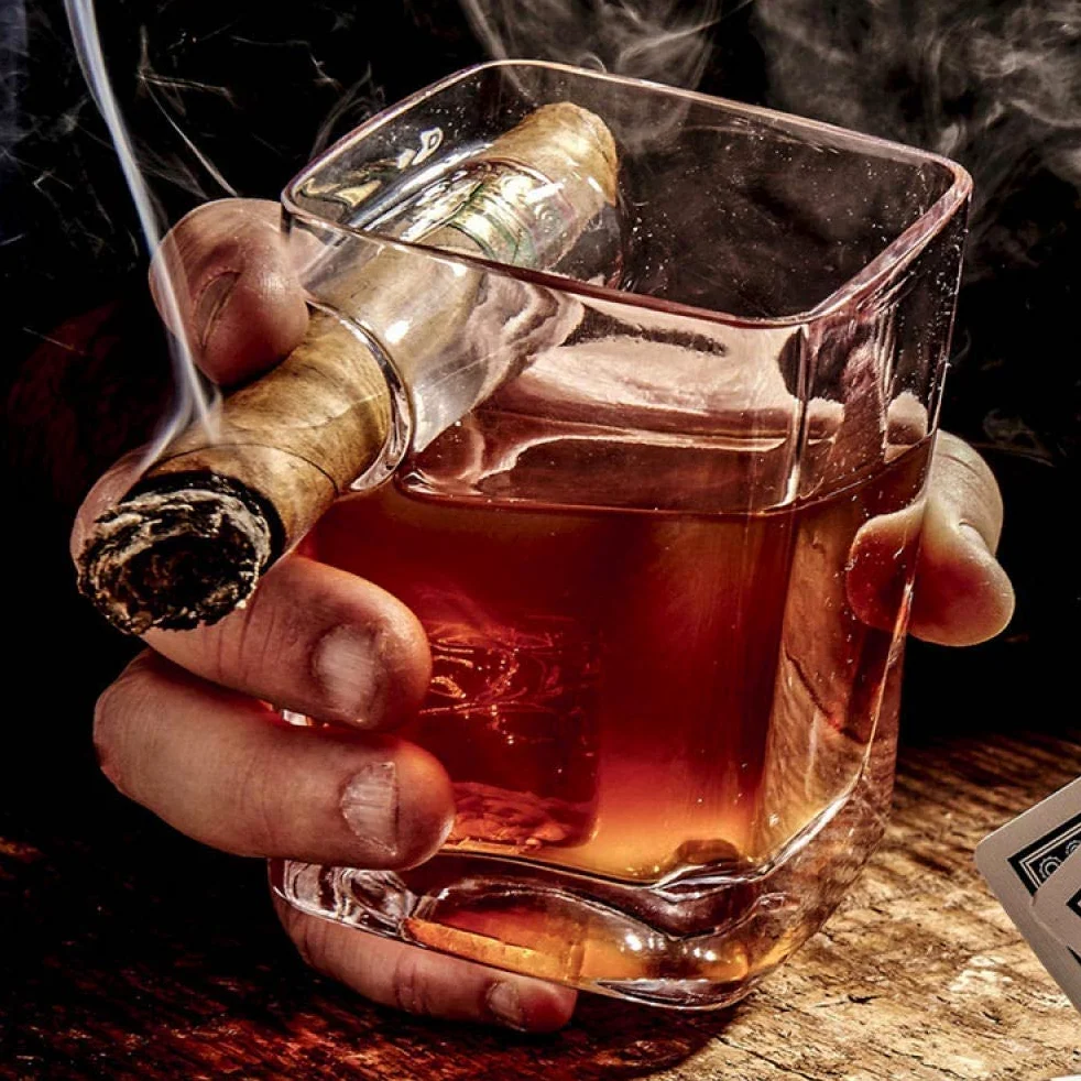 Bicchiere da whisky con portasigari con supporto per sigari incorporato, a mano libera per gli amanti delle sigarette di sigari Bicchiere di sigaro ultra trasparente, vecchio stile, 320 ml (Square)