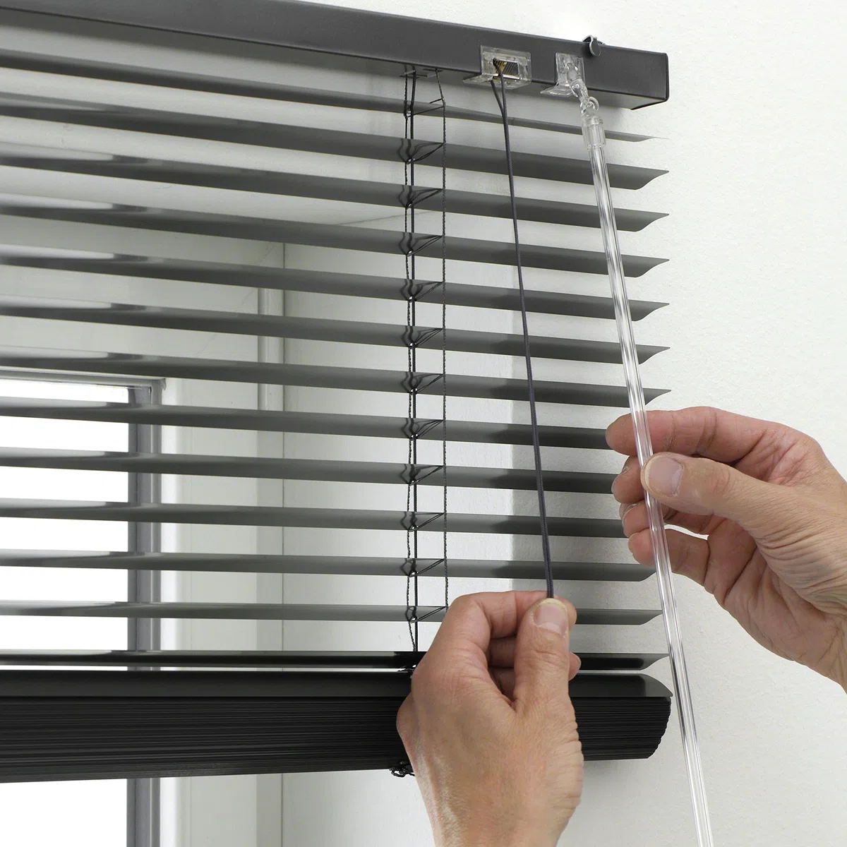 Deco Company, 23-3111 Veneziana in Alluminio con Fissaggio a Morsetto, per Privacy, Protezione da Luce e Sole, Kit di Montaggio Incluso, Oscurante in Alluminio, Ardesia, 95 x 130 cm (LxA)