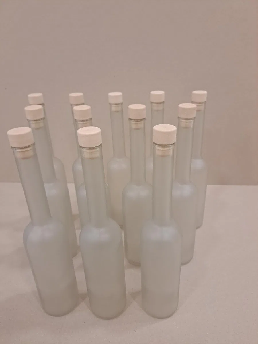 Bottiglia Satinata in Vetro per Limoncello, 500ml, con Tappo in Sughero, Set da 12 Bottiglie