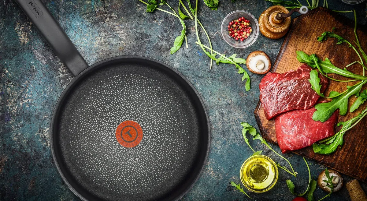 Tefal C38819 Hard Titanium Essential Wok Padella 28 cm | Rivestimento antiaderente con particelle di titanio | Indicatore di temperatura del segnale termico | Lavabile in lavastoviglie | Made in