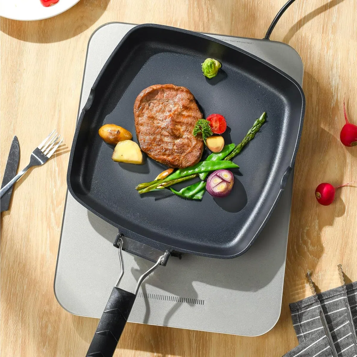 Avilia Bistecchiera Antiaderente Adatto per Tutti Piani Cottura - Padella con Manico Pieghevole, per Grigliare Pesce, Carne e Verdure, in Alluminio, 28x28 cm