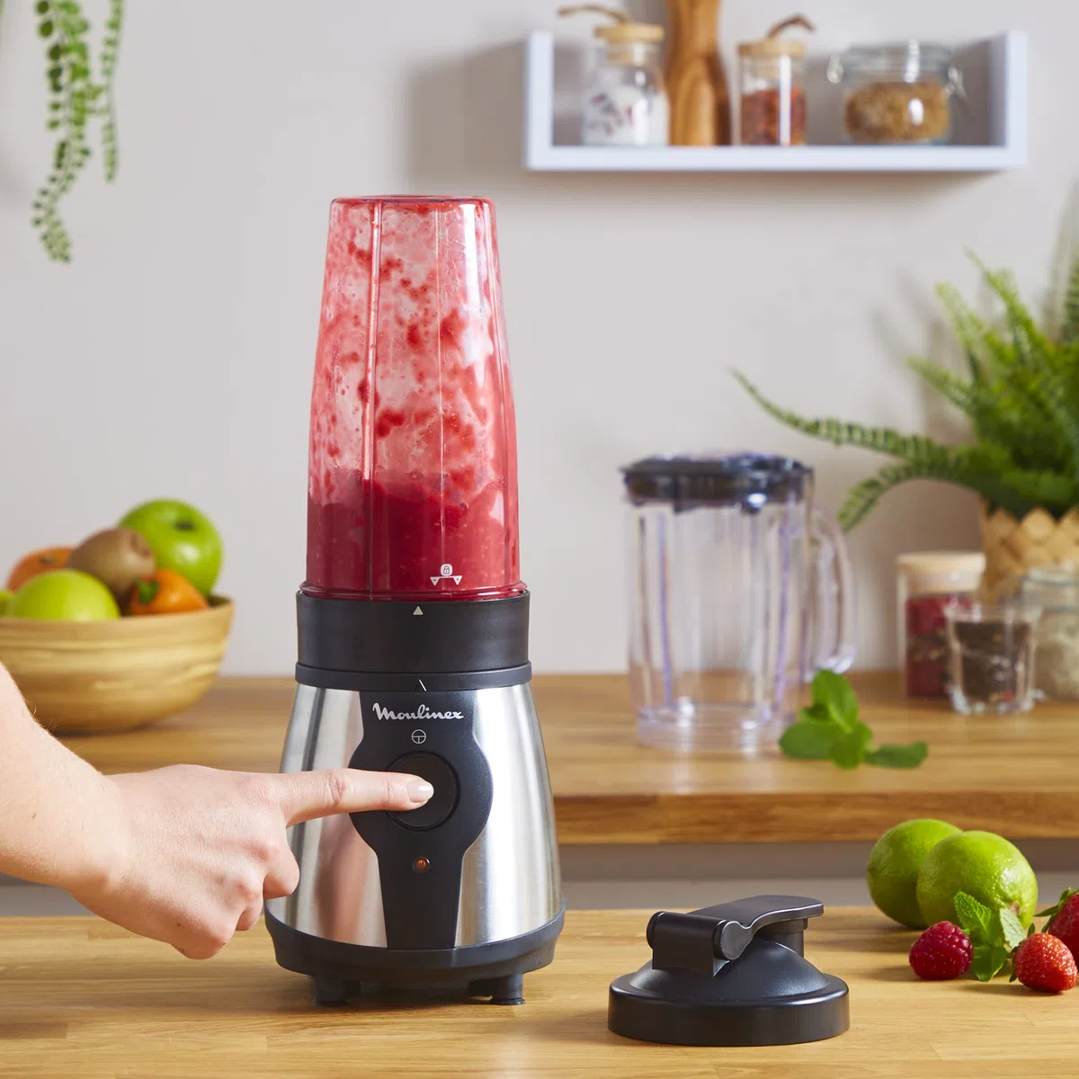 Moulinex Blend&Go Frullatore Portatile con Bottiglia da Viaggio 750 ml, Potenza 300W, Design Compatto e Facile da Pulire, Lame in Acciaio Inox, Mini Frullatore smoothie Facile da Usare, LM1B1D