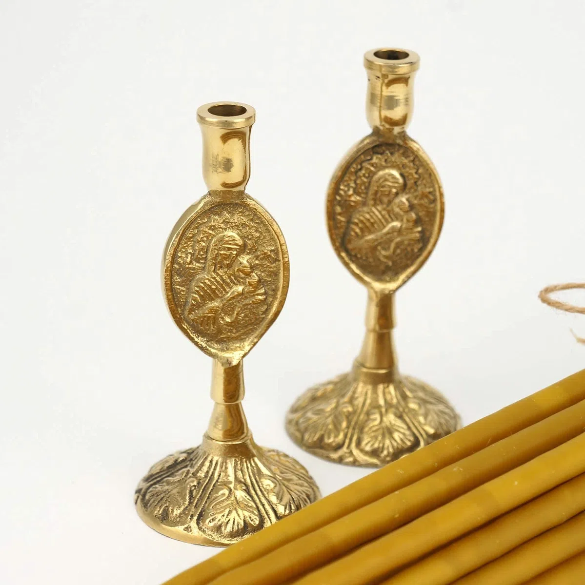 Theotokos - Set di 2 portacandele in ottone e 20 candele in pura cera d'api, coni ortodossi, per altare domestico