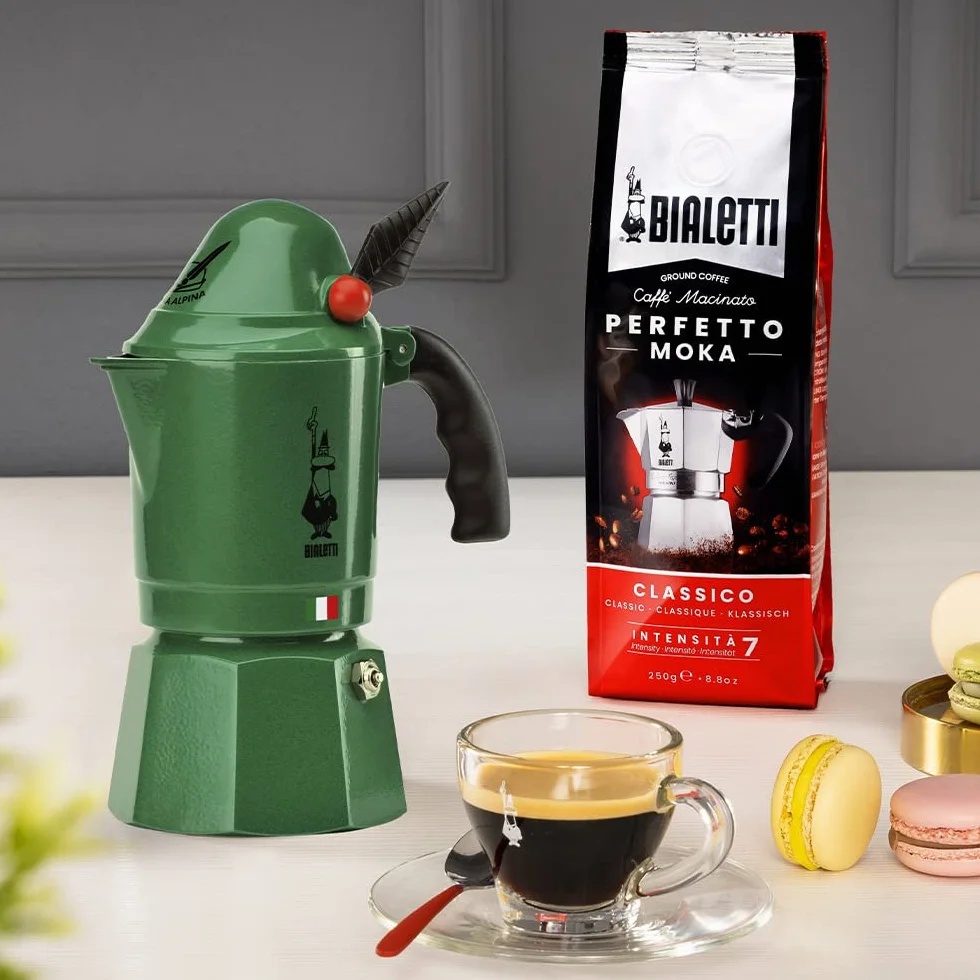 Bialetti Caffettiera New Break Alpina, Manico Anti Scottatura, In Onore Del Corpo Degli Alpini, Non Adatta a Induzione, 3 Tazze (130 ml), Alluminio, Verde