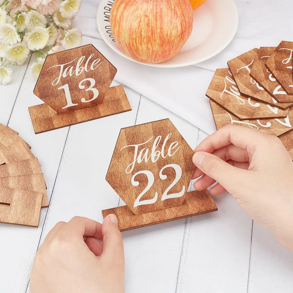 PH PandaHall 25Set Numeri Da Tavolo con Base in Legno Numeri Da Tavolo per Ricevimento di Nozze Esagonali Centrotavola per Matrimonio Autoportanti per Banchetti Ristorante Decorazioni Estivi 8.4x8.4cm