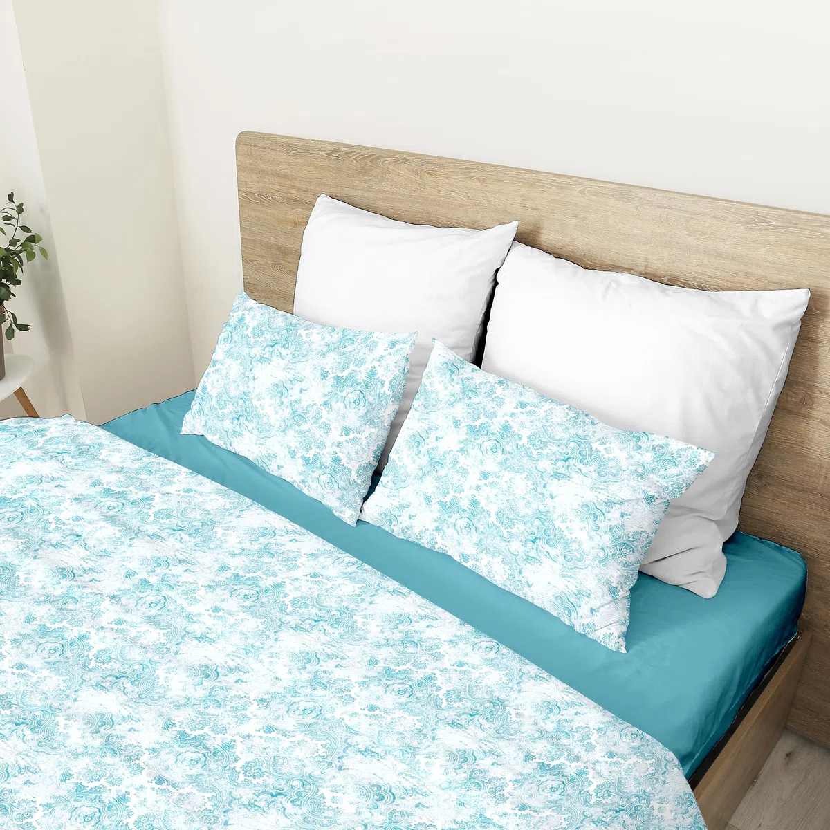 Ruggeri Set Lenzuola Letto Matrimoniale 4 Pezzi, 100% Cotone di Alta Qualità, Certificato Oeko-Tex, Lenzuolo con Angoli 170x200 cm, Lenzuolo Piatto 240x280 cm e 2 Federe 50x80 cm (Batik Azzurrro)