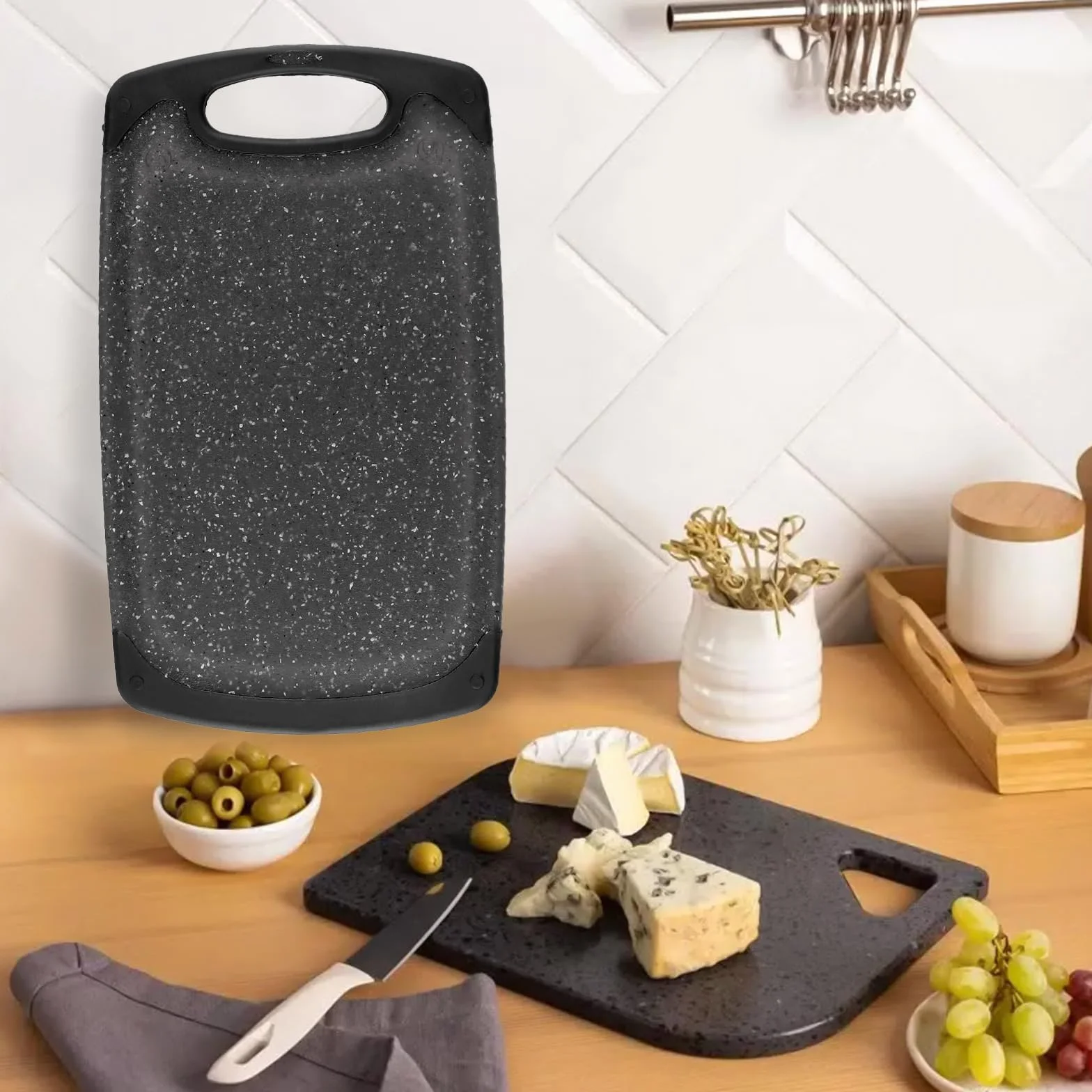 Set di 8 Taglieri da Cucina in Plastica PP Nero, Antiscivolo, con Scanalatura e Manico, Lavabile in Lavastoviglie, Senza BPA, 25 x 14,8 cm