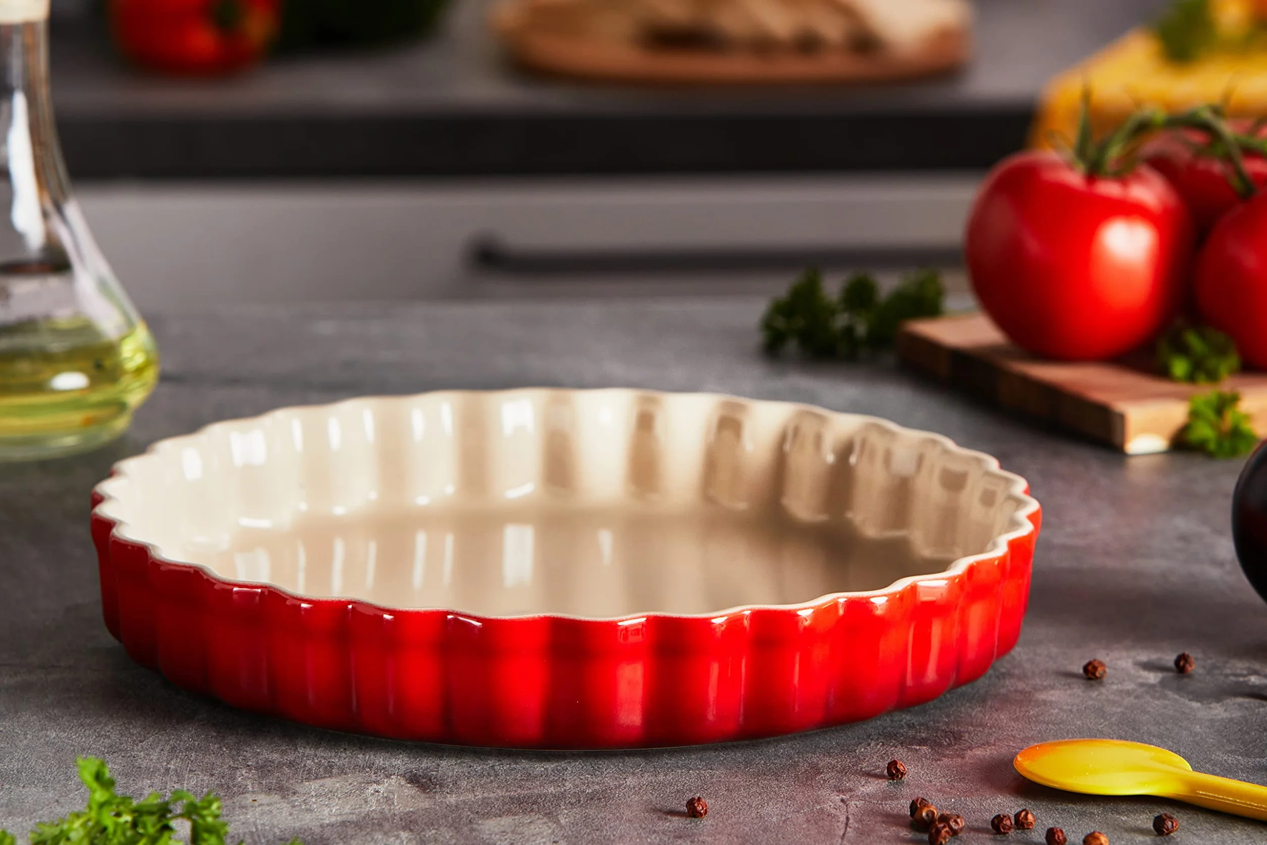 LE CREUSET Tortiera Tradition rotonda in gres vetrificato, Diametro 24 cm, 1.12 kg, Ciliegia, 71120240600001