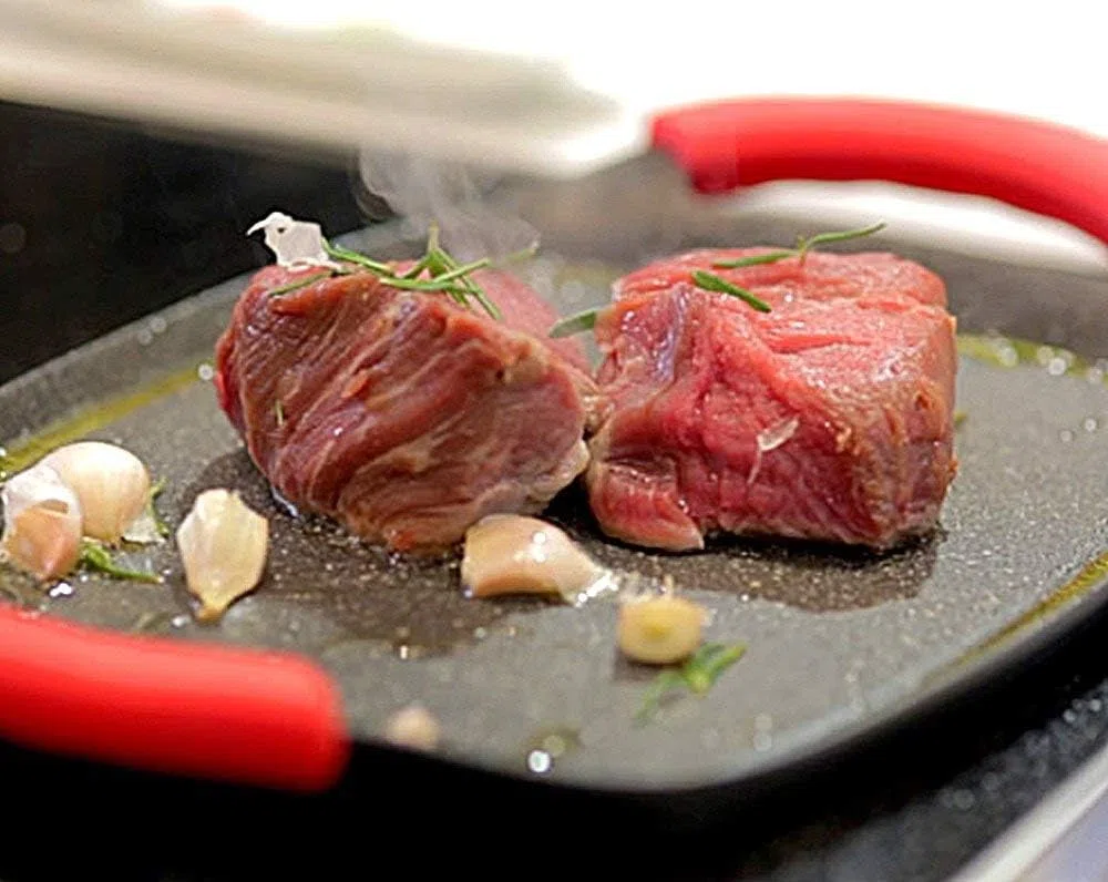 MGE - Bistecchiera Antiaderente in Pietra per Induzione - Piastra Grill Antiaderente - Griglia per Carne, Cucina - 47 x 29 cm
