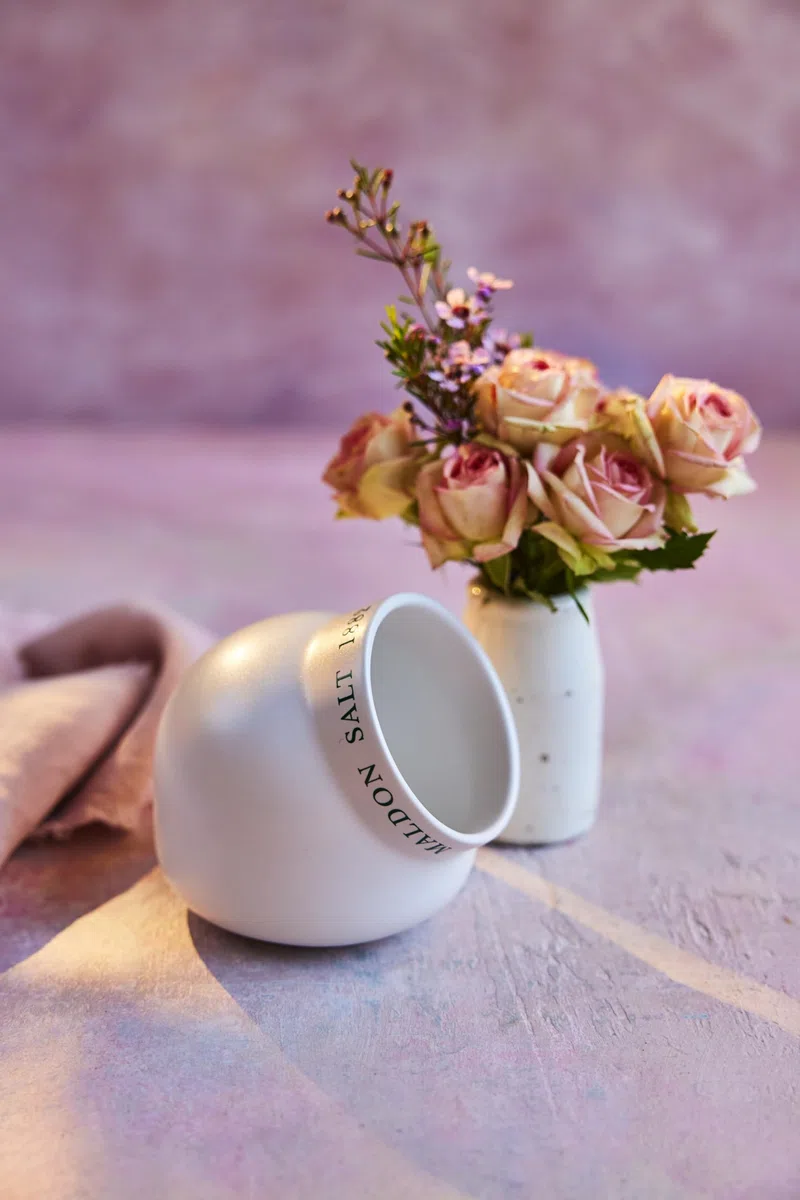 Maldon Sale – Salino in ceramica | Realizzato in ceramica di qualità con un design classico | Aggiunta perfetta alla cucina o alla sala da pranzo | Panna/Bianco sporco