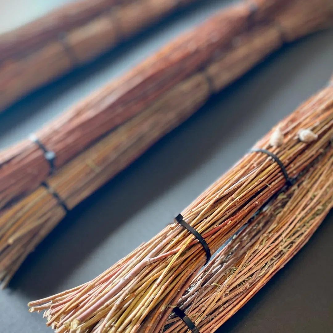 Generico Vimini da Intreccio Naturale con Corteccia – 1Kg di Rami di Salice per Creazione e Riparazione di Cesti e Sedie – Materiale Decorativo per Interni ed Esterni (160 CM)