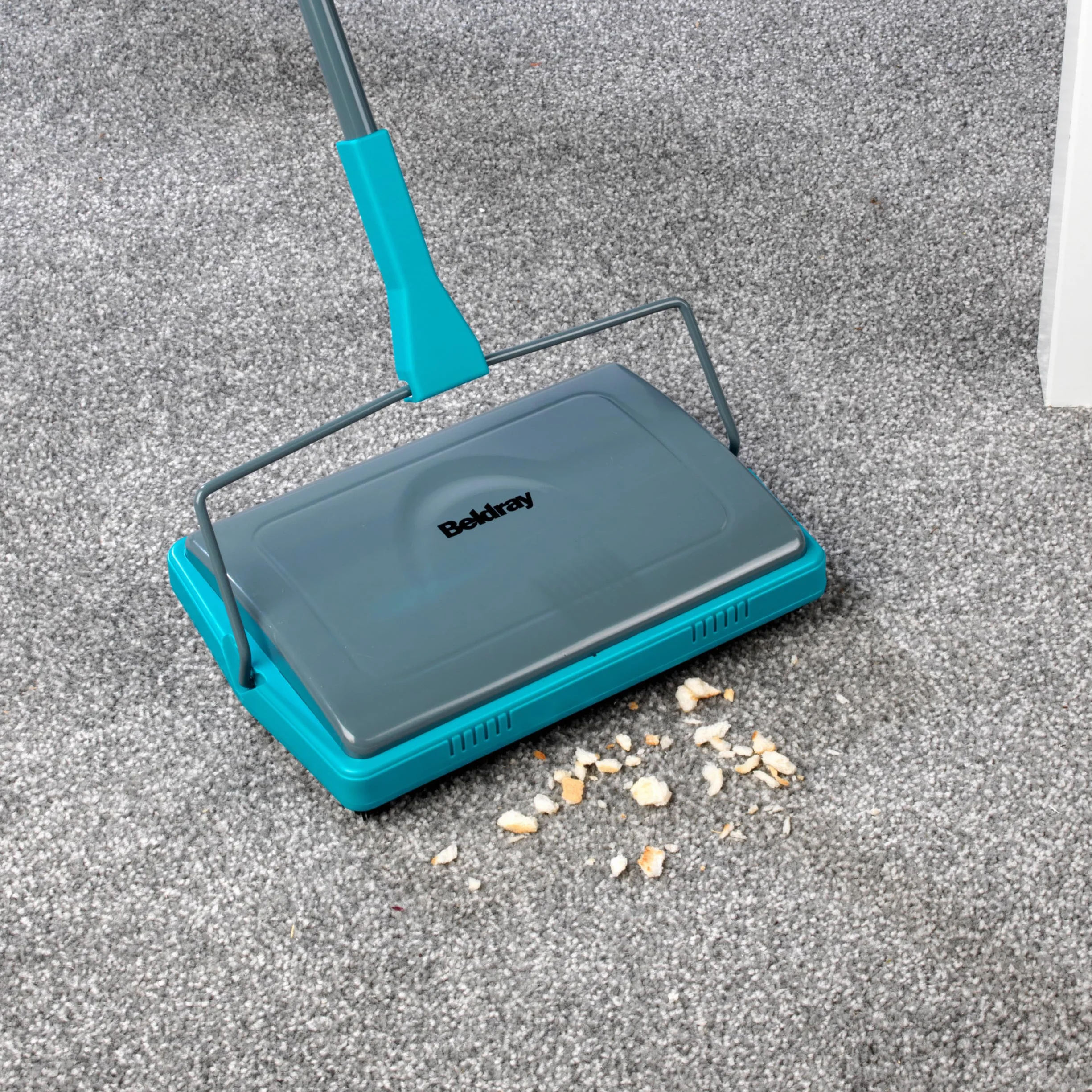 Beldray LA024855TQ Spazzatrice manuale per tappeti con pettine a spazzola, perfetta per raccogliere capelli, sporcizia, Ewbank, raccoglie briciole, peli di animali domestici, Facile svuotare, Turchese