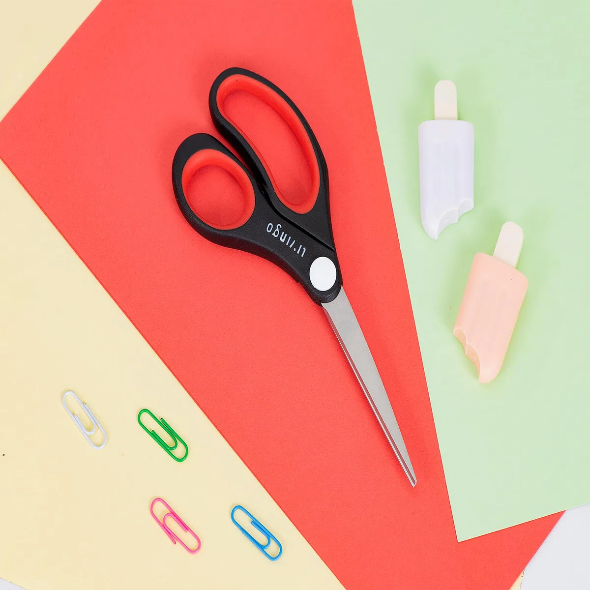 LIVINGO Set di forbici multiuso – Confezione da 4 forbici affilate e robuste per cucina, cucito e tessuto, pollame, carta, artigianato, ufficio, casa, scuola