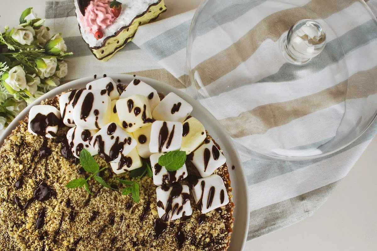Campana di vetro porta torta o formaggio, con base in porcellana e piatto per torta