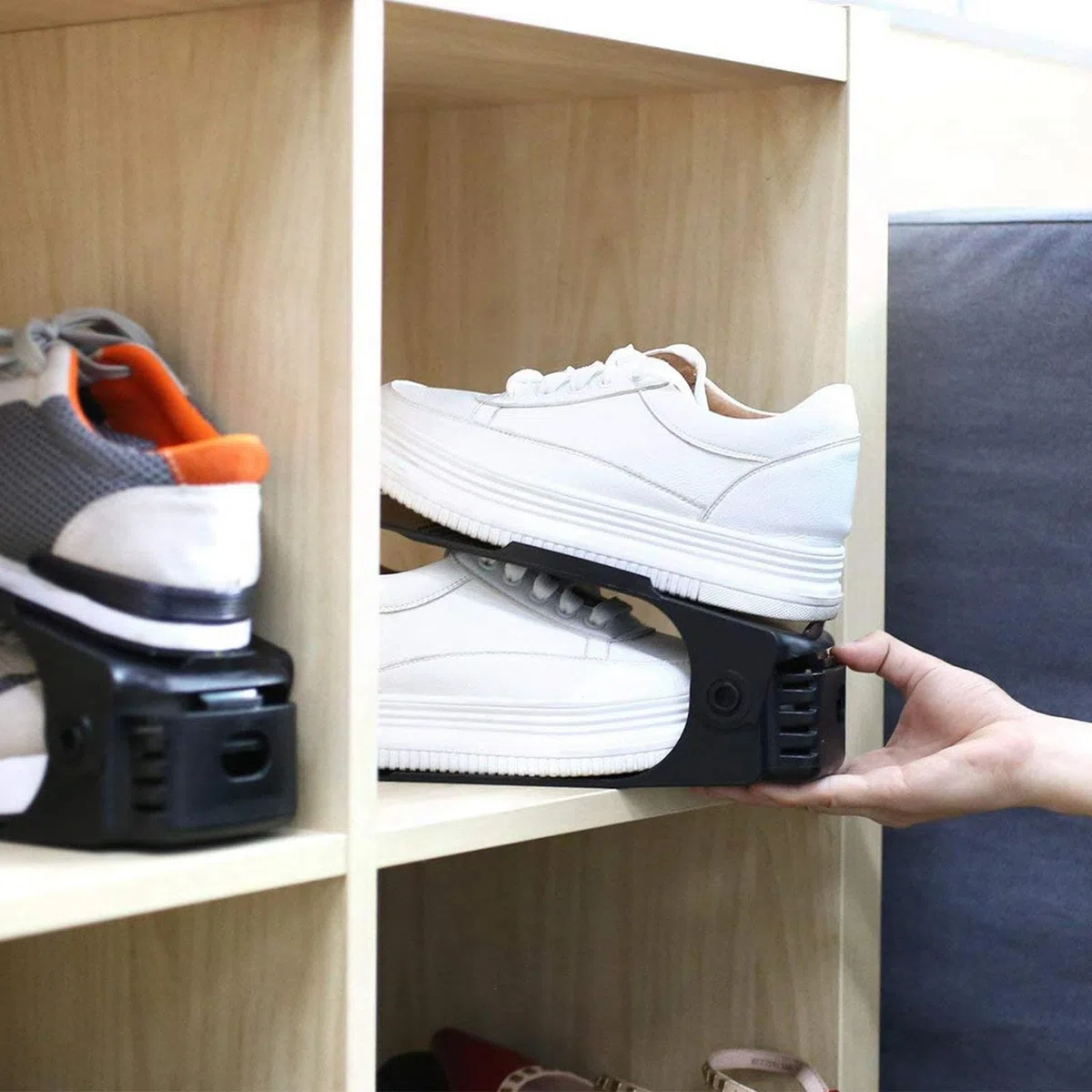 Portascarpe Salvaspazio, 20 Pezzi Porta Scarpe, Organizer Scarpe, Salvaspazio Regolabili da Scarpiera, Antiscivolo Portascarpe Regolaili in Plastica Durevole (Nero)