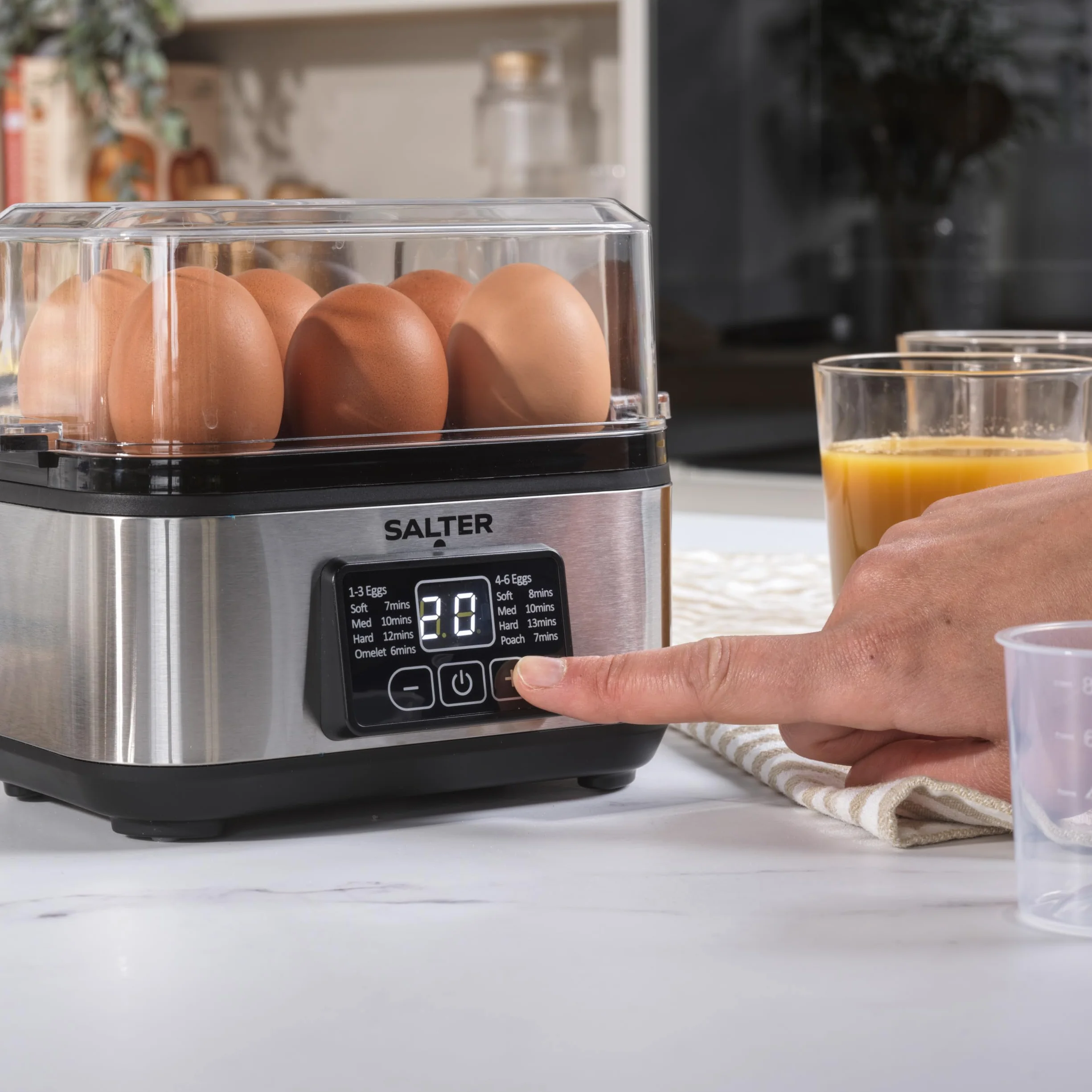 Cuociuova Digitale 3 in 1 Salter – Omelette elettriche, uova in camicia o bollite, capacità di 6 uova, display digitale LED, compatto. Include misurino, portauovo e cesto vapore. Potenza: 430W.