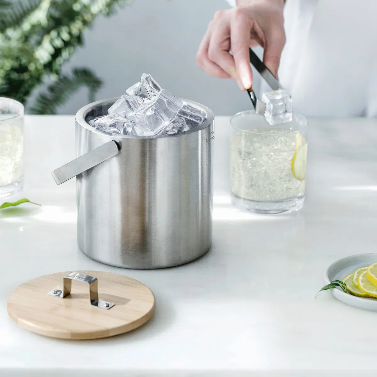 Lacor Nordic Secchiello per il Ghiaccio, Contenitore per il Ghiaccio, Acciaio Inossidabile, Include Piano in Bambù Naturale al e Morsetto in Acciaio Inox 18 e 10, 14 cm, Capacità, 1.3 L, 65514