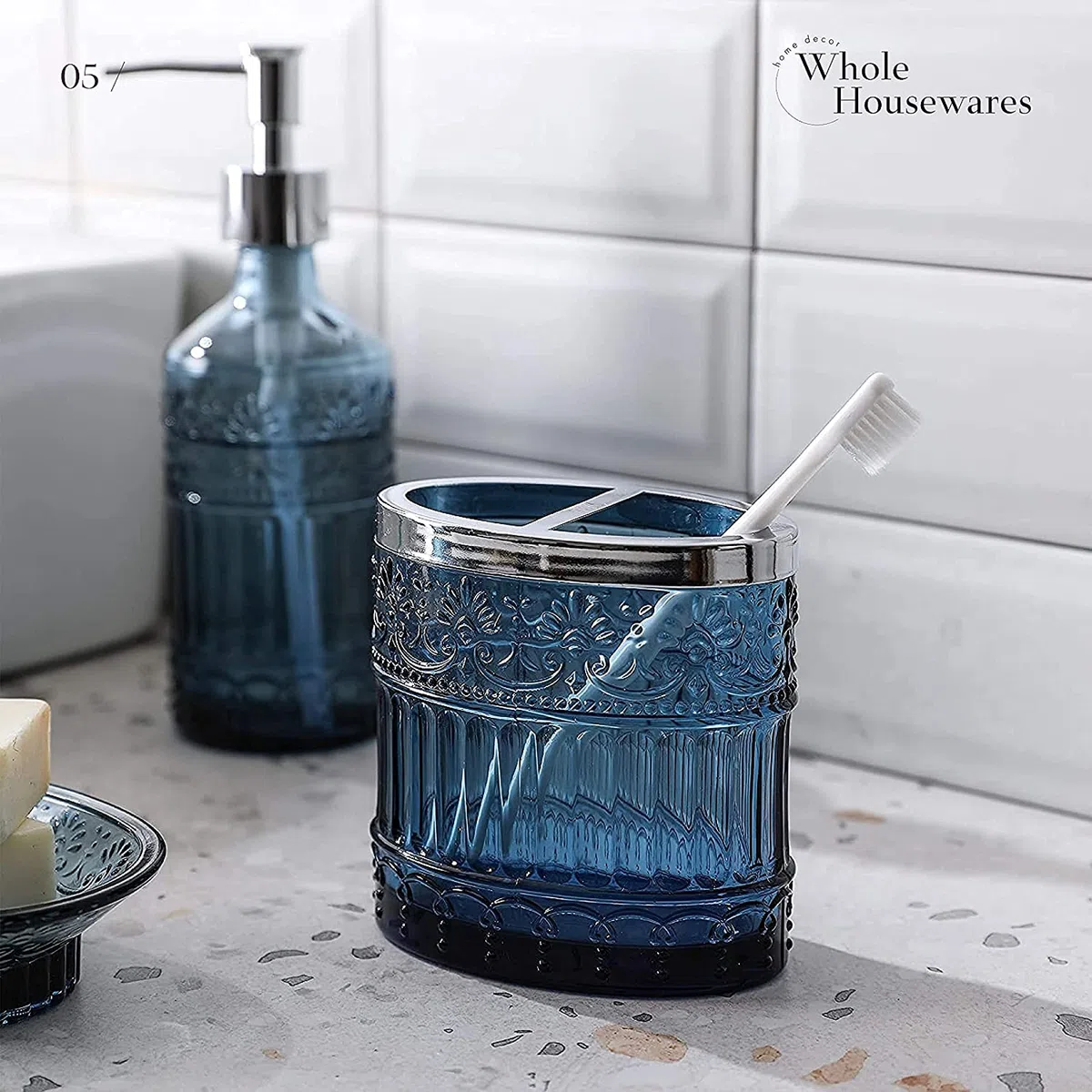 WHOLE HOUSEWARES | Set di accessori per il bagno | Set da 4 accessori in vetro per la decorazione | Porta sapone, porta spazzolini, barattolo e piattino | Vetro a mosaico elegante (blu)
