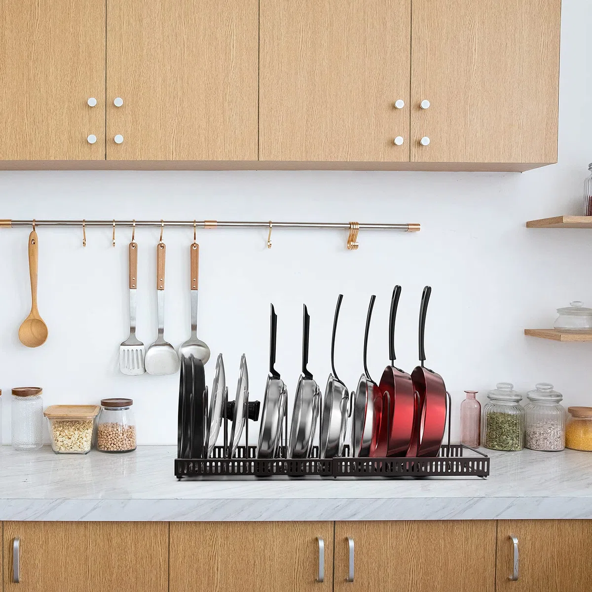 Puricon Porta Coperchi Pentole Salvaspazio in Metallo, Porta Padelle Allungabile con 10 Scomparti, Portacoperchi per Padelle, Coperchi Organizer Cucina-Bronzo