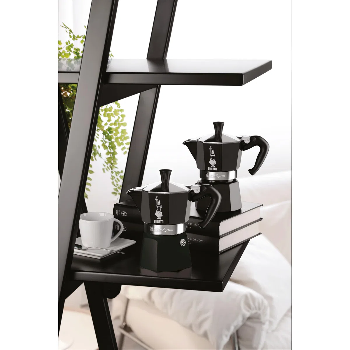 Bialetti Caffettiera Moka Express Color, 3 Tazze, Manico Anti Scottatura, Non Adatta a Induzione, 3 Tazze (130 ml), Alluminio, Nero