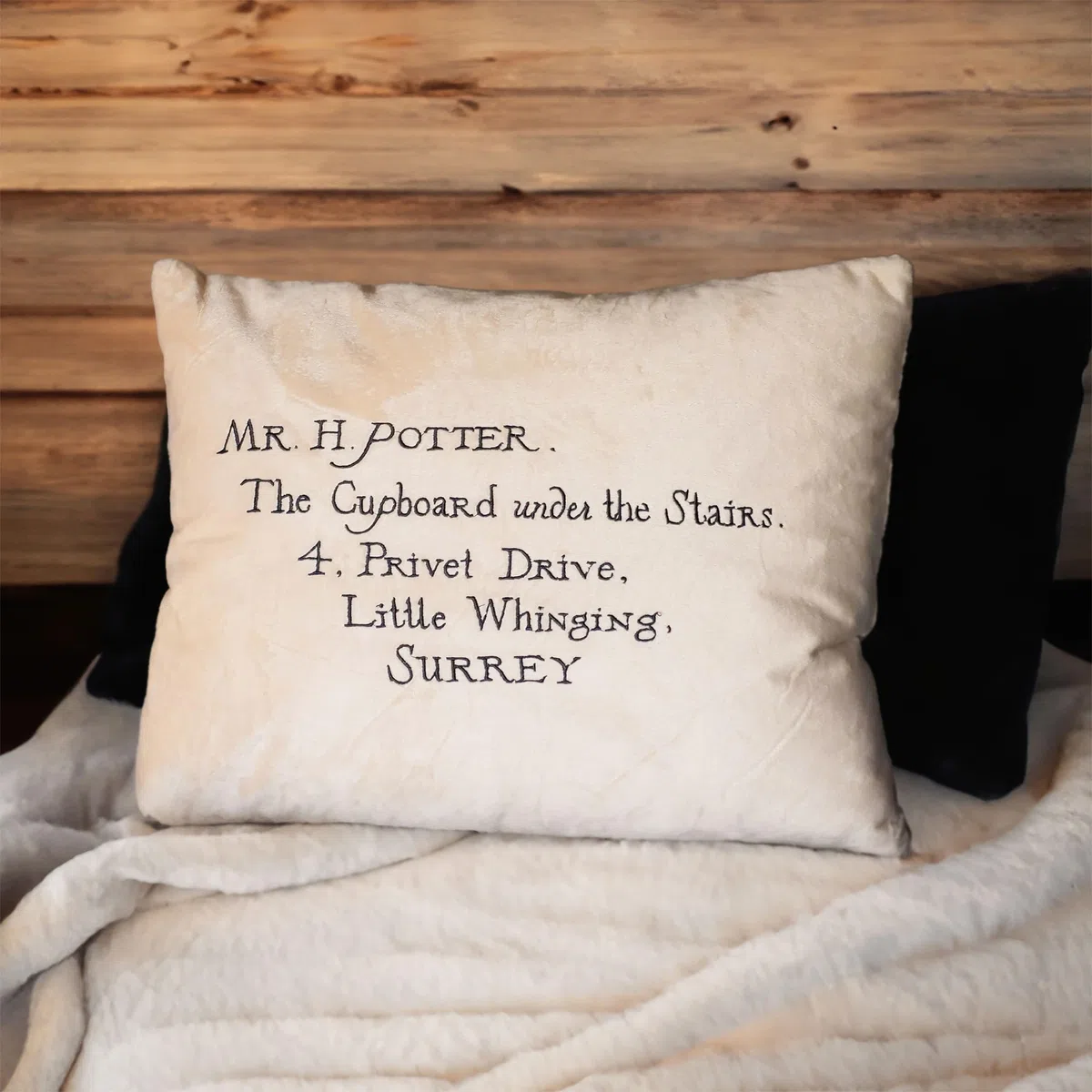 Elbenwald Cuscino Di Harry Potter Con Design Della Lettera Di Hogwarts - 42 X 12 X 34 Cm - Con L'indirizzo Di Harry Sul Retro - Per Uomo Donna Unisex - Idea Regalo - Cuscino Decorativo - Bianco Beige