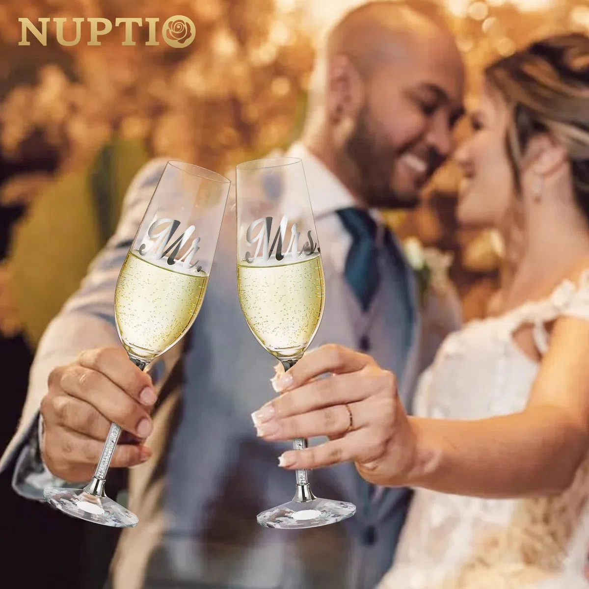 Nuptio Bicchieri Cristallo Champagne Personalizzati: Set di 2 Flute Champagne per Matrimonio con Confezione Regalo Legno Mr & Mrs Sposa Sposo Fidanzamento Anniversario e Festa Compleanno