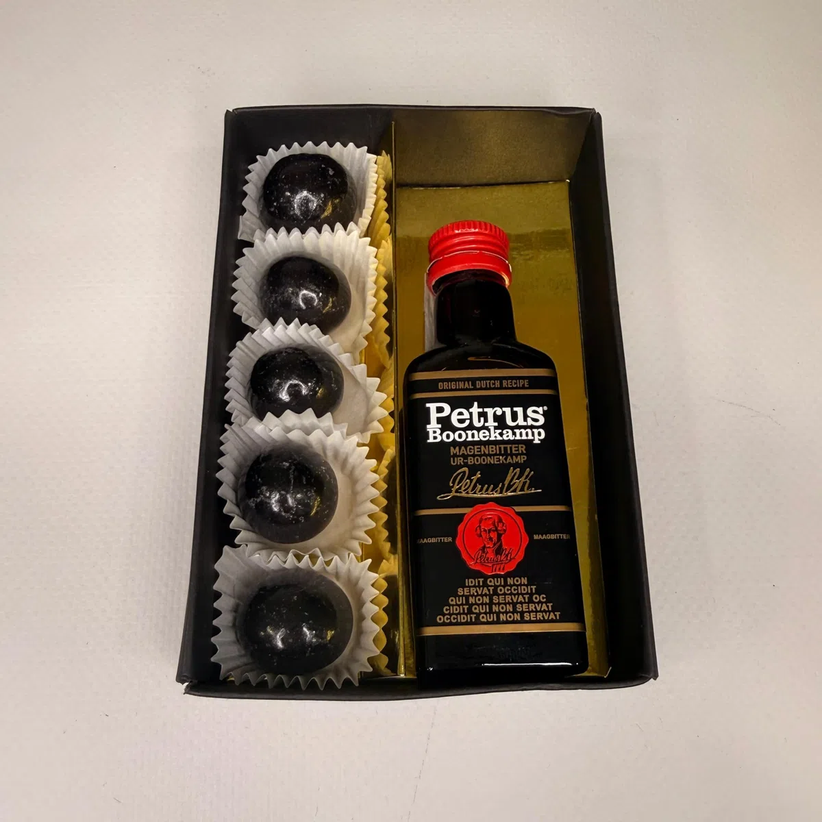 Bomboniera con mini liquore - A scelta aggiunta di confetti - Set da 5 pz- Idea regalo per Matrimonio, Compleanno, Anniversario, Laurea, Pensione - Con possibilità di tag personalizzato