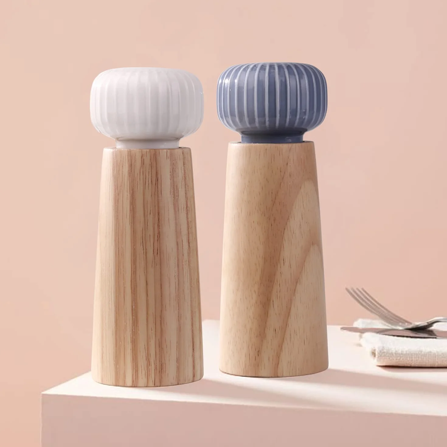 Macina Sale e Pepe in Legno e Ceramica - Macina Pepe con Macinino Regolabile, 17.5cm (Con Sottobicchiere)