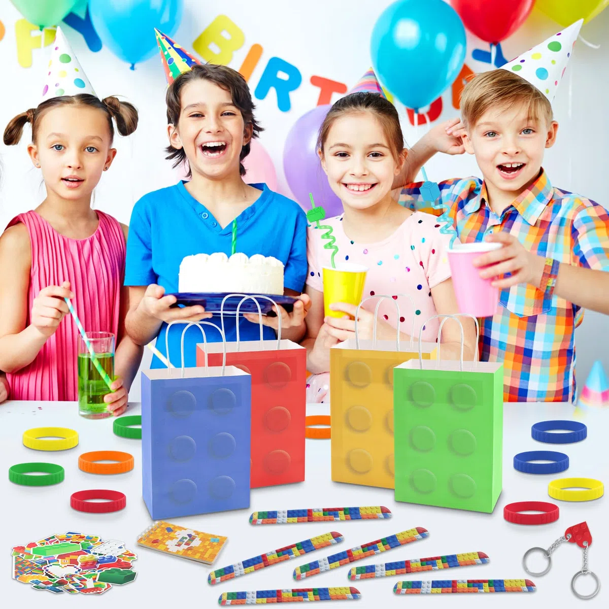 110 Pezzi Set Regalo Mattoncini Compleanno con Quaderni, Braccialetti Slap, Sacchetti di Regalo con Motivo a Mattoncini, Portachiavi, Cannucce, Regalo, Braccialetti per Bambineini e Bambine