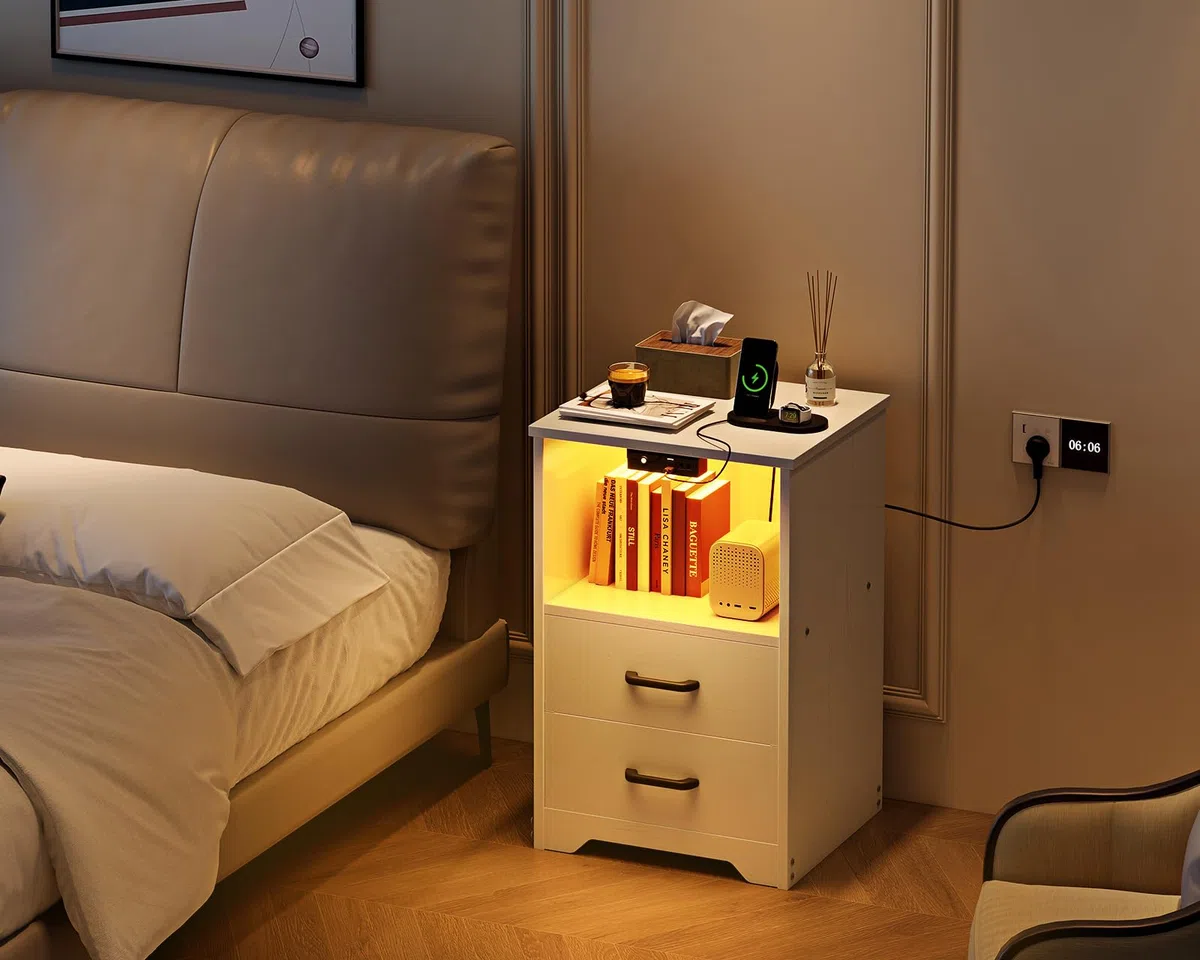 Coleshome Comodino Camera da Letto, Comodini con 2 Prese e 2 porte USB, con LED a 10 Colori, Comodino Bianco con 2 Cassetti in Legno e uno Spazio di Archiviazione, 1 Confezione