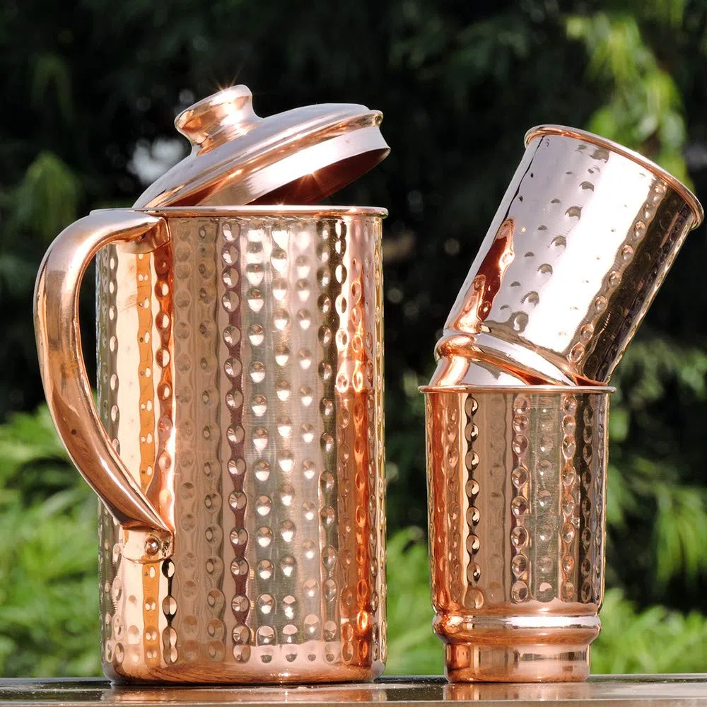 ANCIENTIMPEX Set di brocca e bicchieri in rame puro ayurvedico - Caraffa con design martellato e 2 bicchieri