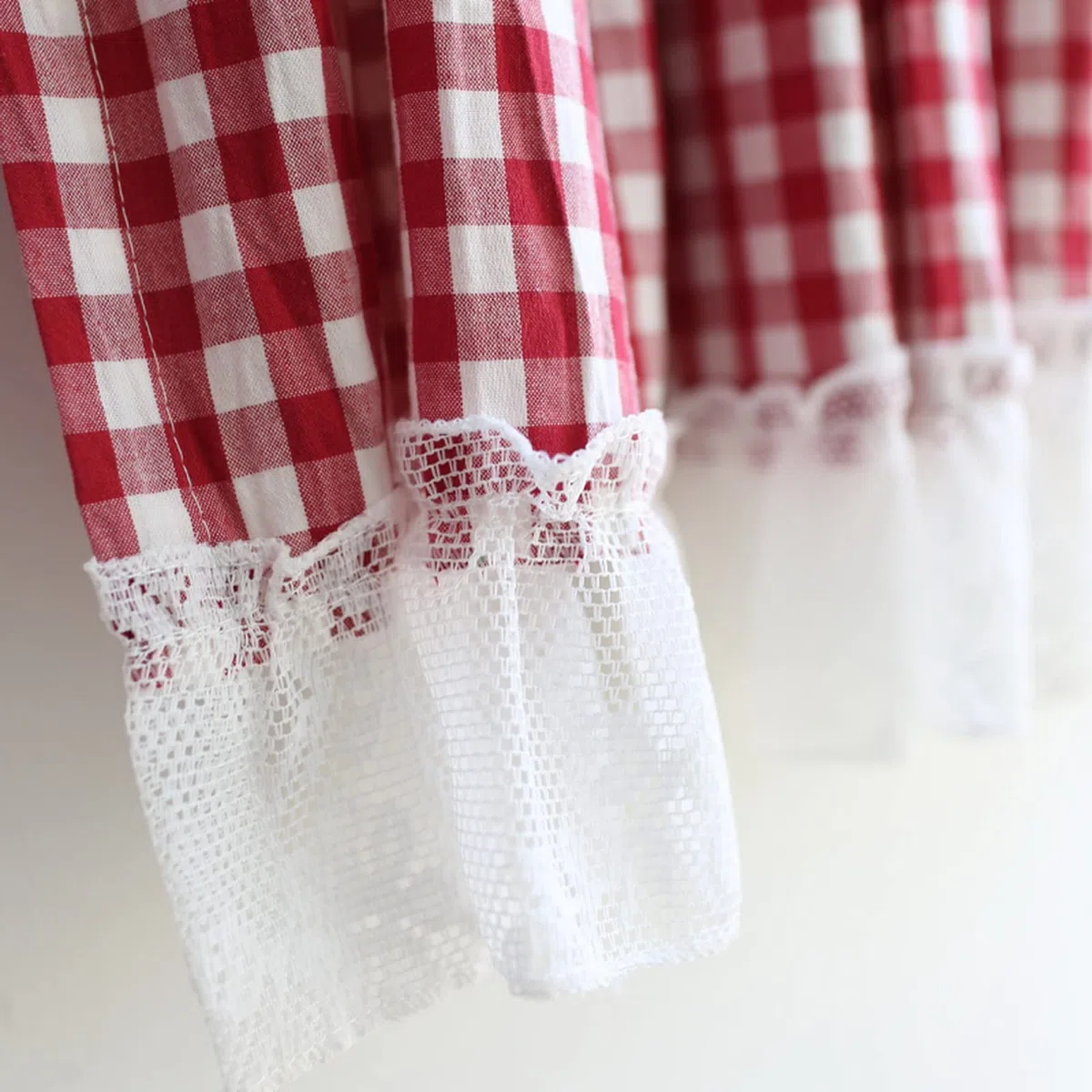 A.Monamour Agriturismo - Tenda da cucina in cotone opaco, motivo a quadretti, con motivo a quadretti, con pizzo bianco, per camera da letto, caffetteria, armadio, porta, 2 tende