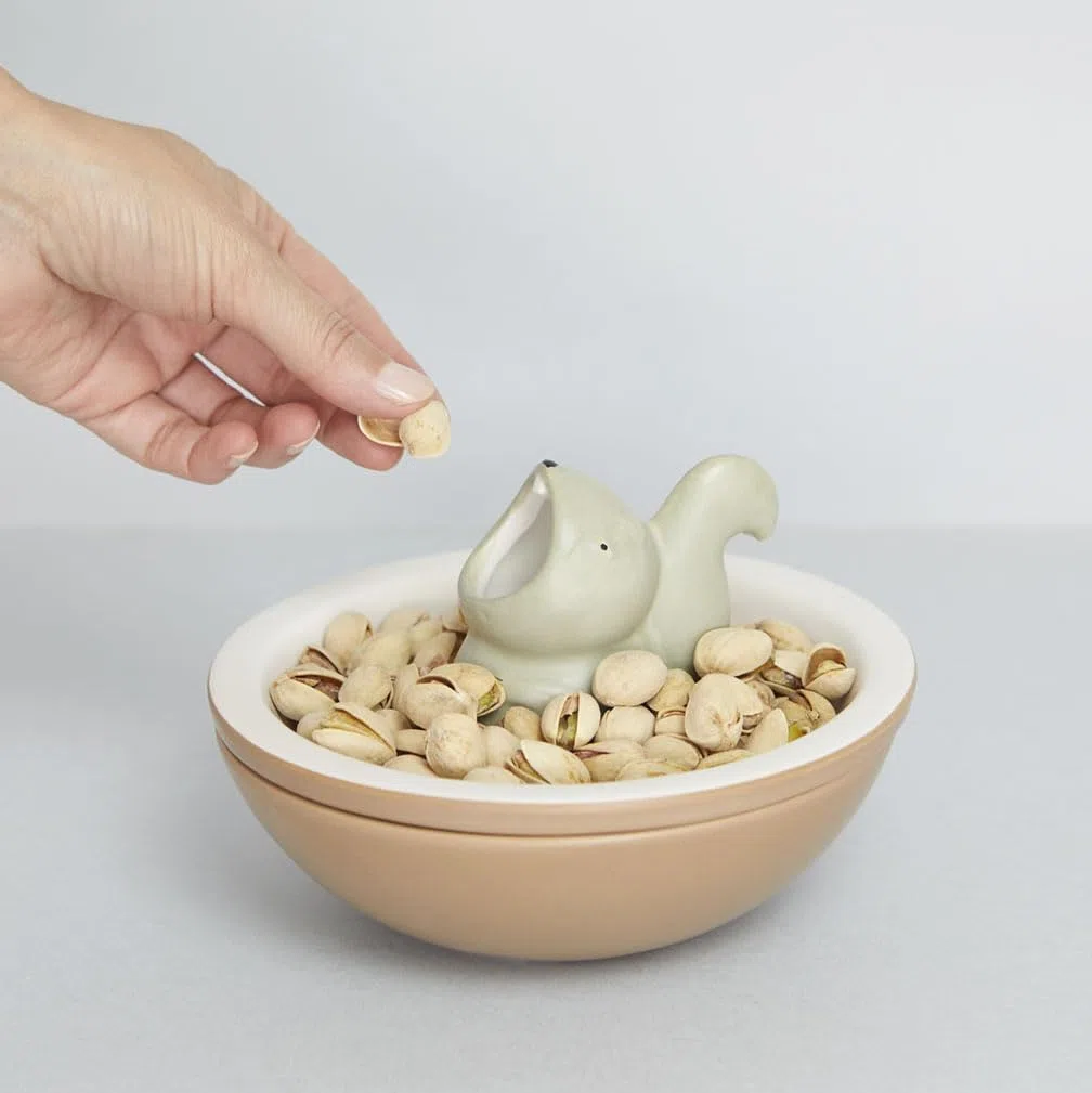 Balvi Vassoio Snack Hungry Squirrel Due-in-Uno Snack Ciotola con vano Interno per gusci di Noci o OSS
