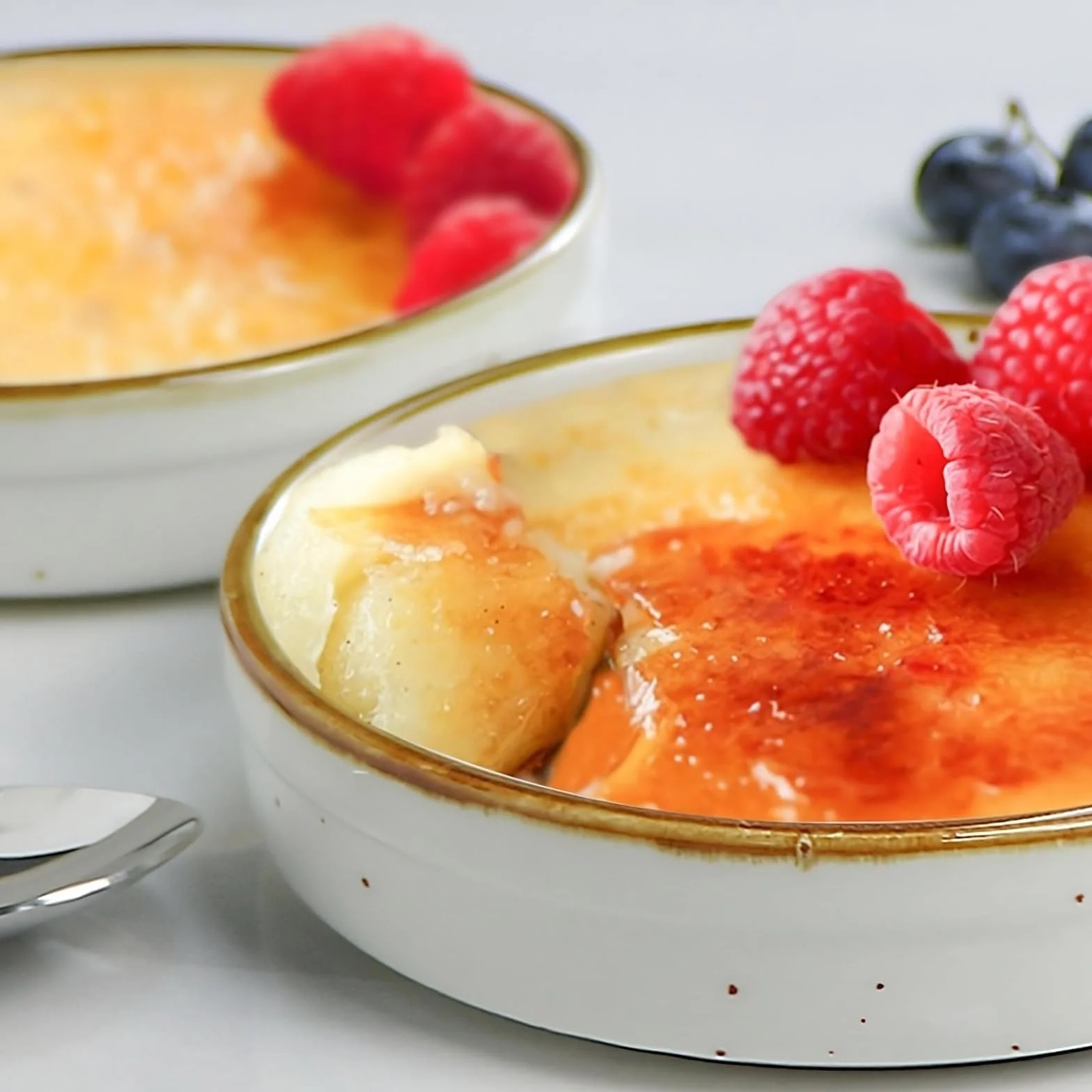 ONEMORE 6 Pirottini da Forno, 11,4 cm, 118 ml Stampo per dolci rotondi in porcellana, Mini stampi per soufflé, Rameins per Creme Brulee, Muffins Quiches, Torte