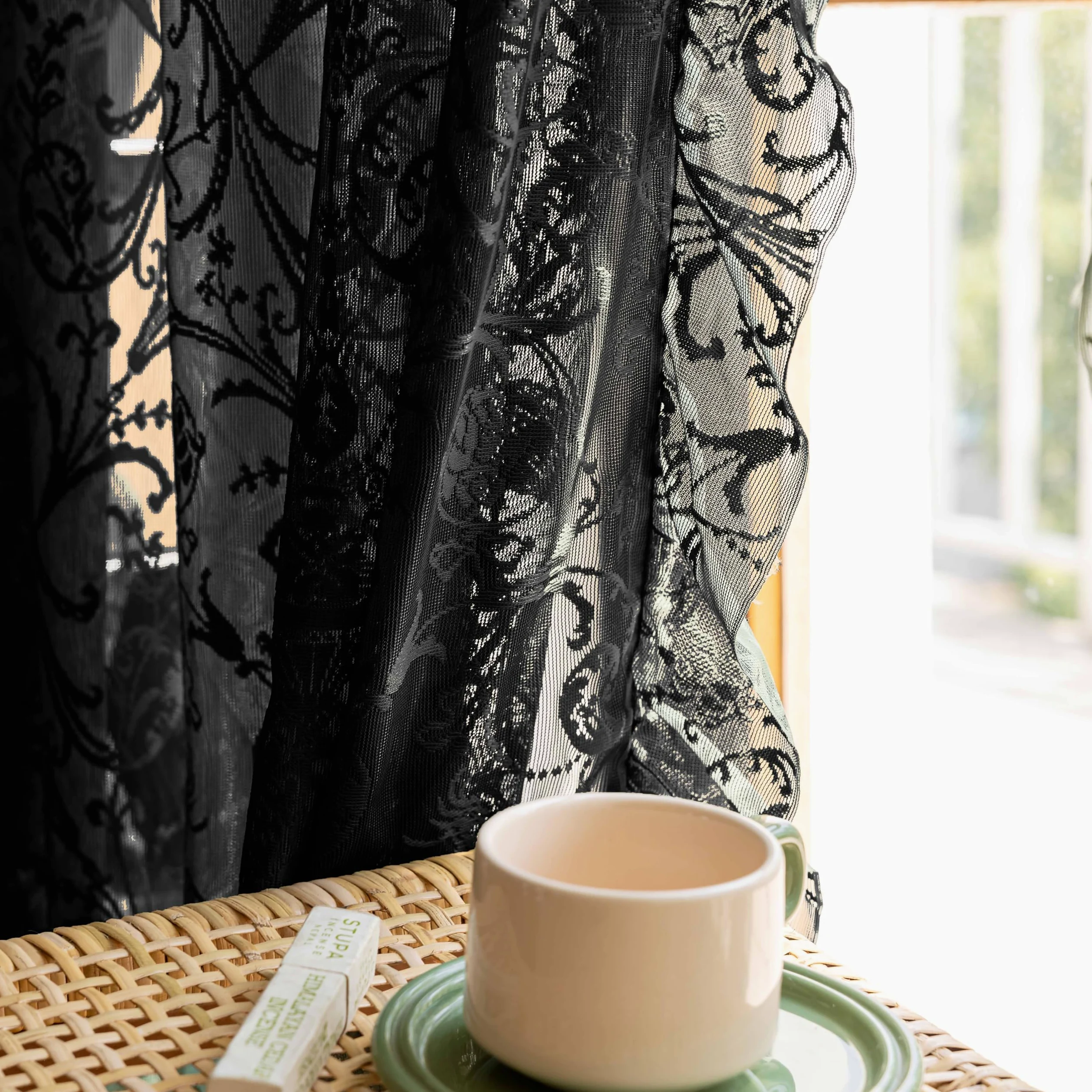 TUDECO Tende gotiche nere per camera da letto, tende in pizzo trasparente stravagante lunghezza 183 cm vintage floreale moody tende per Halloween, privacy, tasca per asta, tende in pizzo flitering 2