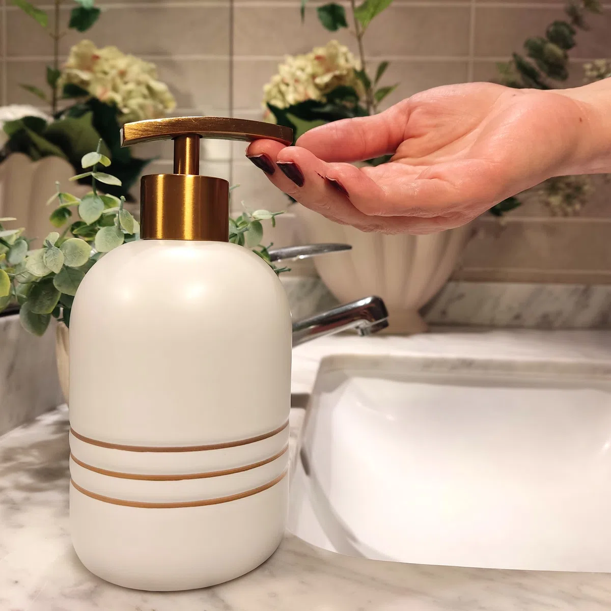 Set Bagno Accessori Completo di Lusso, 3 Pezzi in Ceramica Kit Accessori Bagno Moderni con Scopino Bagno Wc, Porta Sapone Liquido e Spazzolini