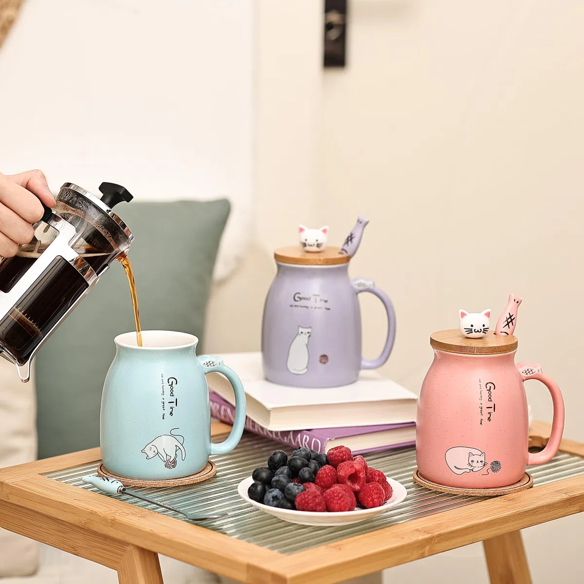 Tazze per gatti Set di 2 Tazza da tè gatto carino Tazza da caffè in ceramica con coperchio e cucchiaio Kawaii Tazze carine per le donne 500ml Natale Compleanno Tazza regalo per gatti (Viola e rosa)