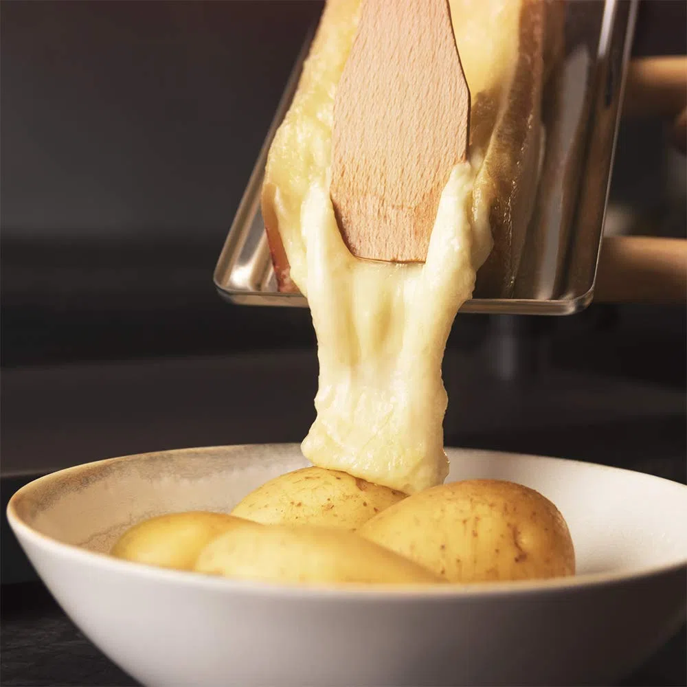 Cecotec Raclette Cheese&Grill 6000 nero. Potenza 600W, funzione grill, finitura in acciaio inox, termostato regolabile, 2 spatole in legno, griglia superiore antiaderente