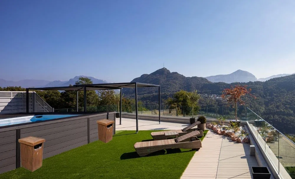 Pattumiera secchio bidone in legno portabusta sacchetto spazzatura cestino con coperchio gettacarte arredamento per esterno parco piscina condominio arredo raccolta differenziata 40x40x80h cm