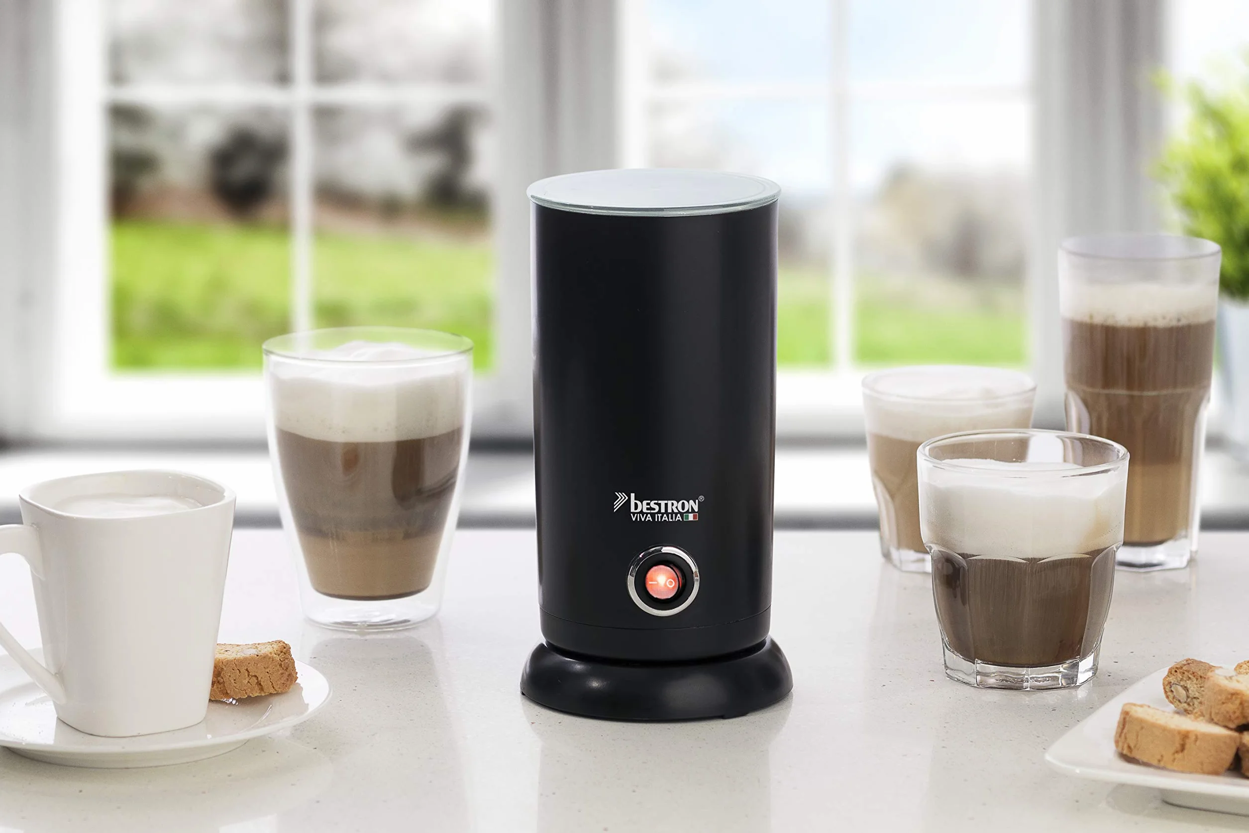 Bestron Montalatte elettrico , con base a 360° e capacità fino a 300 ml, collezione Viva Italia, 550 watt, colore: nero