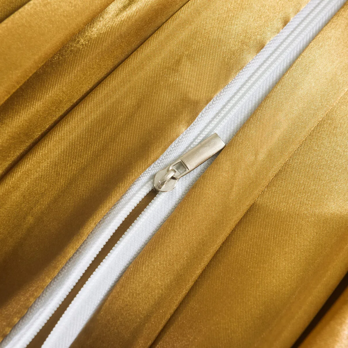 Set completo di biancheria da letto in raso di seta, 6 pezzi, lenzuolo con angoli, copripiumino, 4 federe. Colore: oro opaco. Dimensioni: matrimoniale