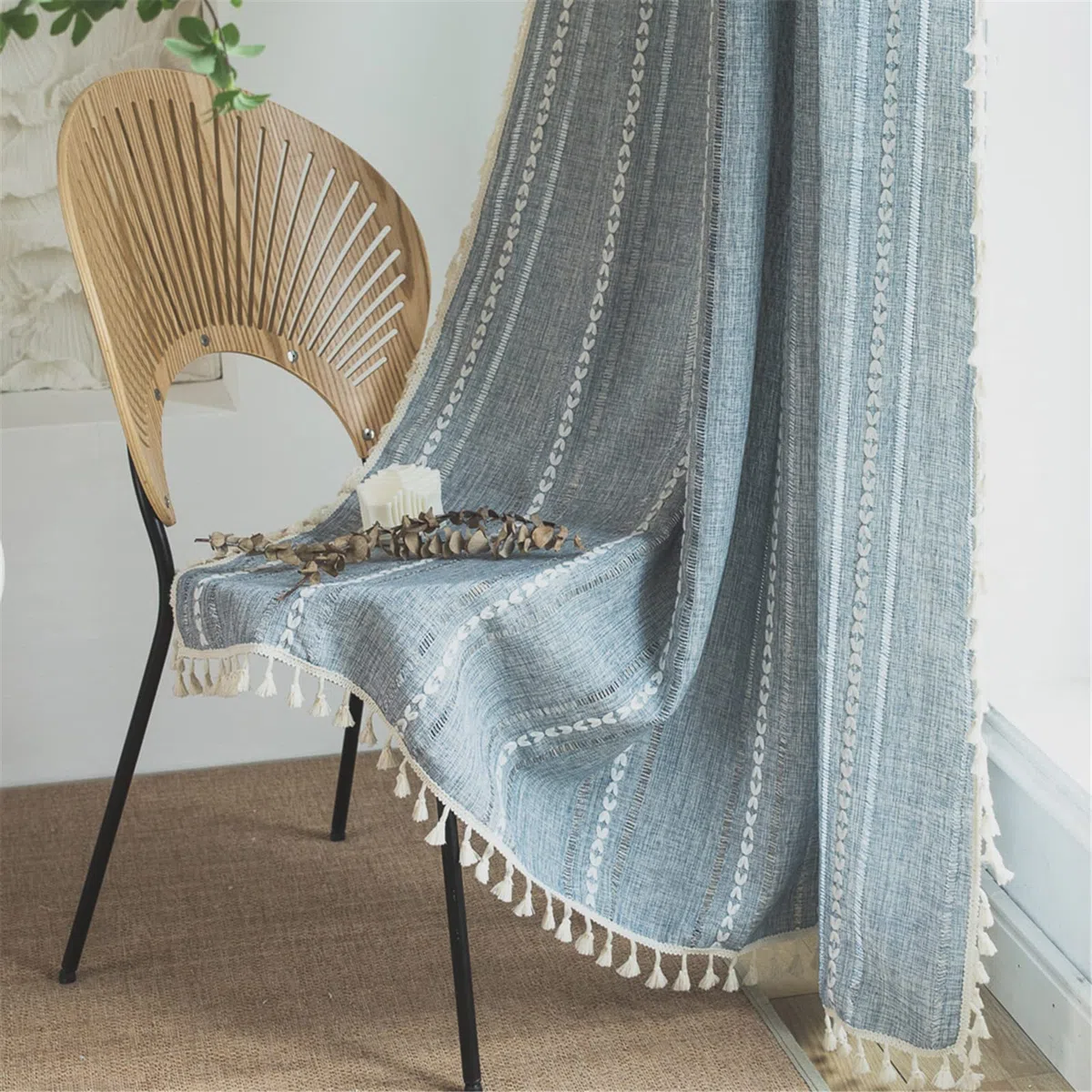 Sutuo Home Tende blu bohémien per camera da letto e soggiorno, semi-oscuranti, in lino a righe country francesi, vintage, shabby chic, con nappe, trattamento per finestre, 1 pannello, 132 cm di