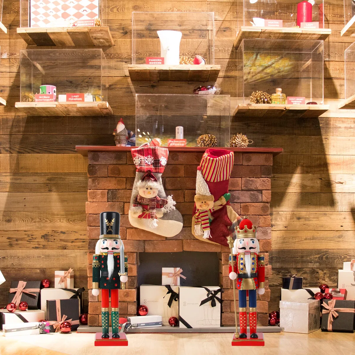 Hileyu 2 Pezzi Soldato Schiaccianoci di Natale Ornamento di Burattini in Legno Giocattolo Schiaccianoci da 30 cm Decorazioni da Tavolo Classiche Tradizionali di Natale